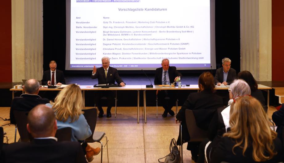 Dr. Karsten Bujara, Götz Th. Friederich, Bernd Rubelt und Stefan Frerichs bei der Konstituierung des Wirtschaftsrates