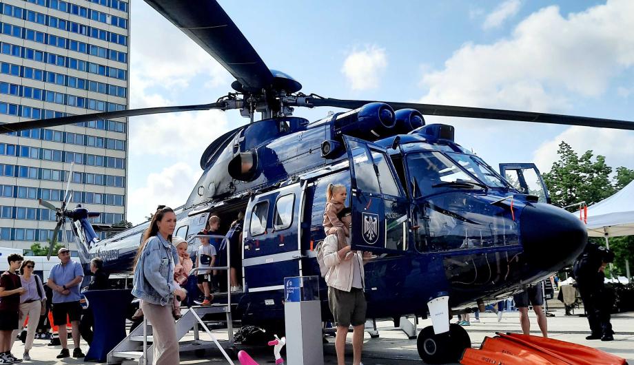 Helikopter am Tag des Bevölkerungsschutzes im Lustgarten