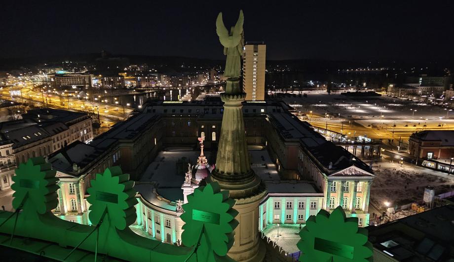 Blick von der Nikolaikirche auf den Landtag zu "Unterwegs im Licht"