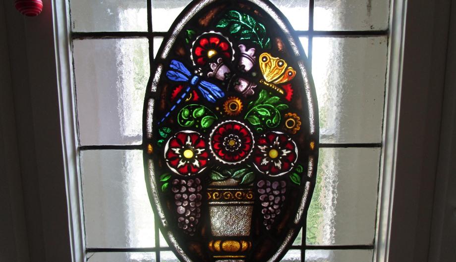 Bleiglasfenster mit Blumenmotiv