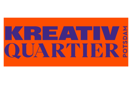 Logo des Kreativ Quartiers Potsdam in lilaner Schrift auf orangem Hintergrund
