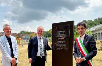 Bernd Rubelt Beigeordneter für Stadtentwicklung, Bauen, Wirtschaft und Umwelt und Andrea Romizi,  Bürgermeister der Stadt Perugia, eröffnen die Gardini Potsdam.