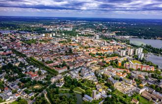 Das Farbfoto zeigt eine Luftaufnahme von Potsdam.