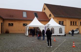 Die Landeshauptstadt Potsdam wird die Impfstelle Schinkelhalle Ende März schließen.