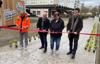 Eröffnung der neuen Langen Linie zwischen Magnus-Zeller-Platz und Schlaatzer Markt  