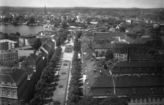 Blick vom Turm der Garnisonkirche in Richtung Neustädter Tor, um 1930