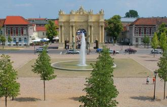 Brandenburger Tor mit dem Luisenplatz