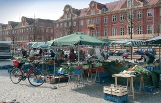 Wochenmarkt auf dem Bassinplatz
