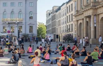 Yoga, Foto: Mathias Voelzke, Lizenz: Museum Barberini