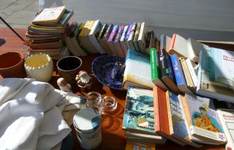 Bücher auf dem Markttisch beim  Geben- und Nehmen-Markt, Foto: Ursula Bock, Lizenz: LHP