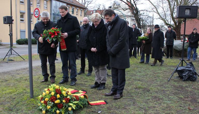 Tag des Gedenkens an die Opfer des Nationalsozialismus am 27. Januar 2015 auf dem Willi-Frohwein-Platz