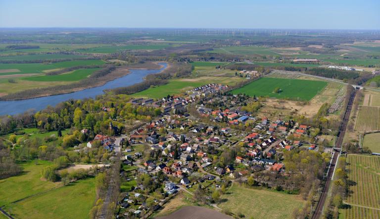 Die Luftaufnahme zeigt den Potsdamer Ortsteil Marquardt im April 2015 von oben.