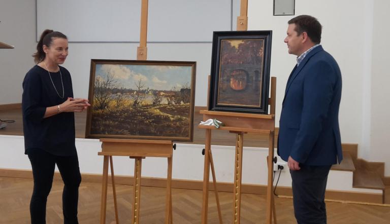 Der Vorsitzende des Fördervereins des Potsdam Museums, Markus Wicke, hat heute gemeinsam mit Museumsdirektorin Dr. Jutta Götzmann zwei neu erworbene und frisch restaurierte Gemälde vorgestellt.