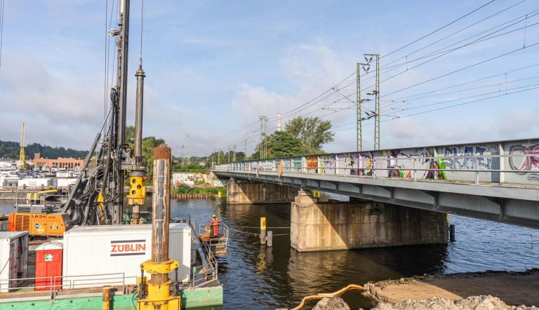 Fuß- und Radwegbrücke über den Großen Zernsee.