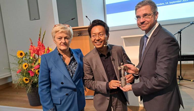 Chan-jo Jun hat den Max-Dortu-Preis für Zivilcourage und gelebte Demokratie erhalten, Foto: LHP/Christine Homann