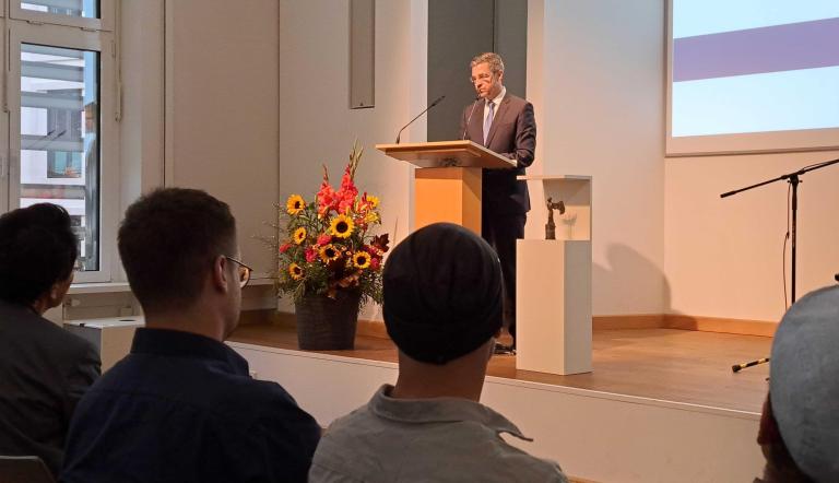 Oberbürgermeister Mike Schubert hält eine Rede beim Max-Dortu-Preis, Foto: LHP/Christine Homann