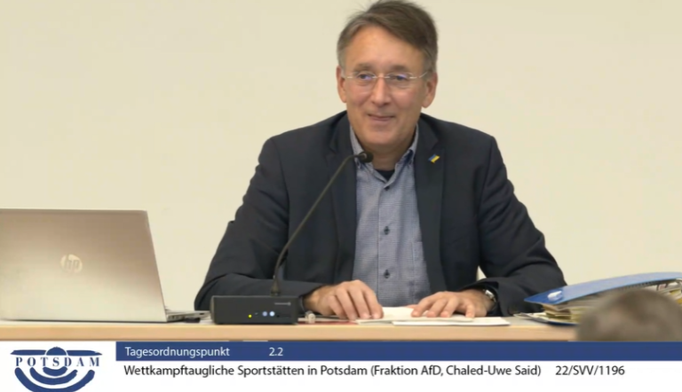 Der Vorsitzende Stadtverordnetenversammlung, Pete Heuer, in der Sitzung vom 7. Dezember 2022 (Screenshot)