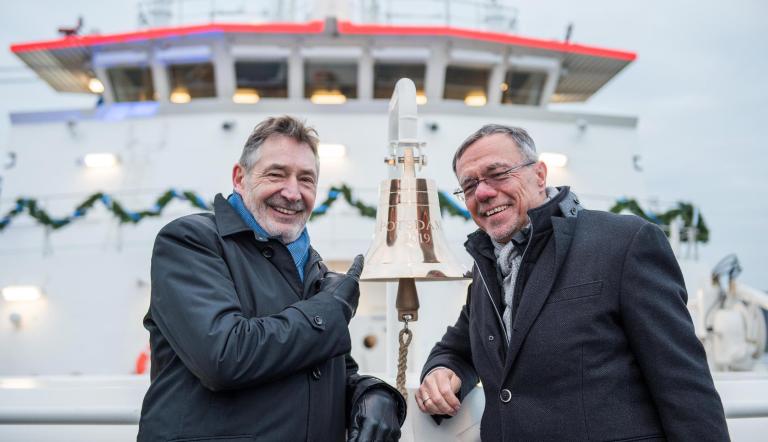 Oberbürgermeister a.D. Jann Jakobs und Burkhard Exner auf dem neuen Schiff "Potsdam" der Bundespolizei.