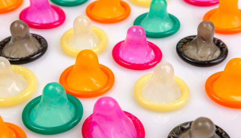 Kondome schützen vor sexuell übertragbaren Krankheiten.