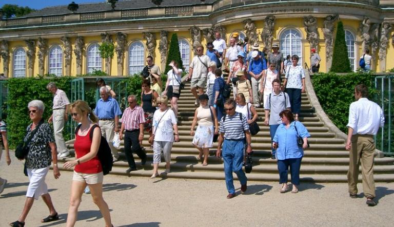 Group in Sanssouci Park. Picture: TMB picture archive/ Wieck