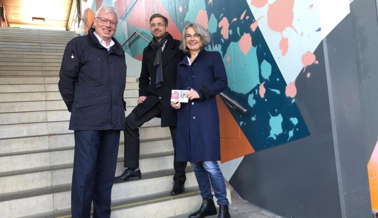 Dr. Joachim Trettin, Mike Schubert und Susanne Henckel bei dem Vor-Ort-Termin am Bahnhof Golm