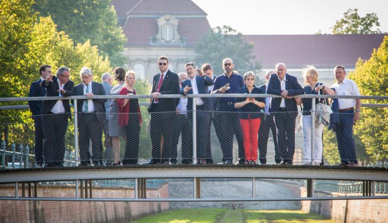 Nach der Begrüßung führte der Oberbürgermeister seine Gäste durch die Stadt. Foto: Landeshauptstadt Potsdam/Robert Schnabel