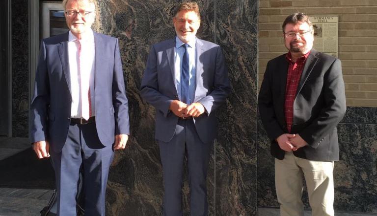 Jann Jakobs in Sioux Falls mit Prof. Hubertus Wenisch (links) und Prof. Stephan Lhotzky