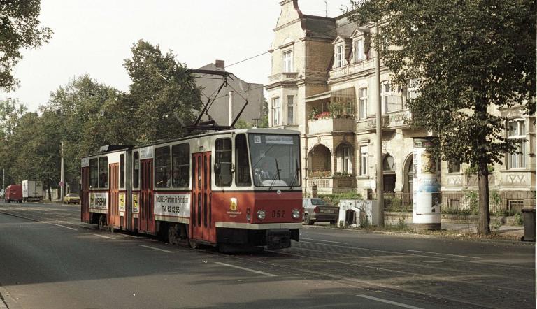 Diese Bahnen fahren seit 40 Jahren in Potsdam: Tatra-Bahnen Typ KT4D 001.
