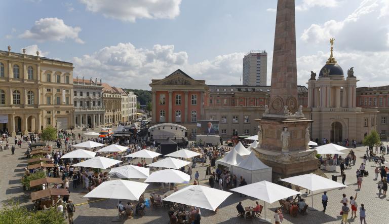 Treiben auf dem Alten Markt, Foto: André Stiebitz, Lizenz: Landeshauptstadt Potsdam