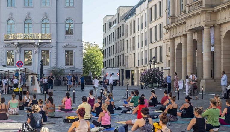 Yoga, Foto: Mathias Voelzke, Lizenz: Museum Barberini